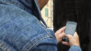 Filmano una sedicenne che fa sesso nei bagni della discoteca, due condanne  per revenge porn - La Stampa