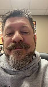 What is the practicality of the older stance in boxing, specifically the  bare knuckle stance?