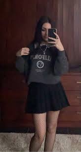 Young women in the uk and america wore tailored skirt and trouser suits, short skirts and dresses, baby doll dresses, skater dresses, animal prints, hot pants, slim pants, high waisted ankle length jeans (aka mom jeans) and pants both styled plain or pleated, bright colors (even in … Aesthetic Outfit Grunge Skirt Outfit Simple Trendy Outfits Outfits