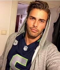 Pin By Elizabety Mey On Chulos Beautiful Men Faces Nfl Season Start Model Face