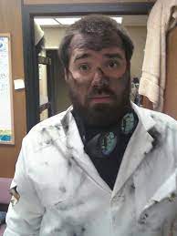 If you waited until the last minute, these easy costumes will save your halloween. Kid Scientist Costume Google Search Verruckter Wissenschaftler Kostum Wissenschaftler Kostum Karneval Kostum Manner