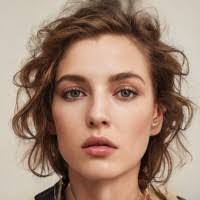 Ellen Anglin's Instagram, Twitter & Facebook