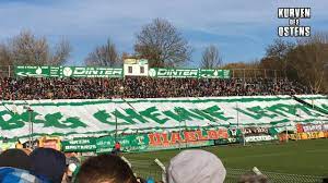 Schalke players attacked by their own fans after getting relegated from bundesliga. Chemie Leipzig Lok Leipzig 13 11 2016