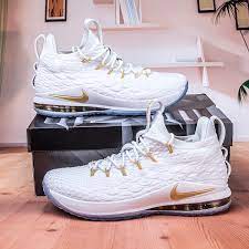 The lebron 15 basketball shoe features a new kind of flyknit and a powerful combination of cushioning designed to meet the demands of explosive players like lebron. Lebron 15 Low White And Gold Off 76 Www Usushimd Com