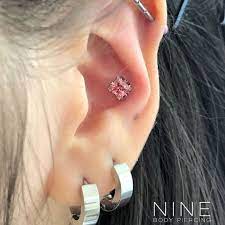 fresh conch with anatometal titanium high polish 4mm princess end salmon pink anatometal アナトメタル プリンセス 素材 チタン カラー ハイポリッシュ anatometal diamond earrings diamond