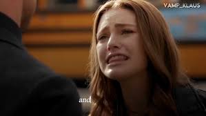 Hope Mata a Landon Kirby : Malivore Muere Quemado(Legacies:T.4/E.4: Latino) 