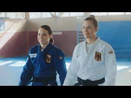 Auch die deutsche bank bietet ihren kunden die möglichkeit termingeld anzulegen. Deutsche Bank Lockt Mit Judoka W V