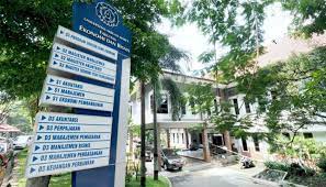 Salah satunya melihat tingkat keketatan dari daya tampung dan peminat pada tahun lalu. Daya Tampung Snmptn Uns 2021 Universitas Sebelas Maret Mamikos Info