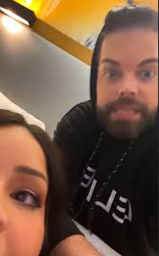 Mixed reactions to celebrity relationship reveal