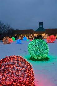 Our largest pvc gift box is 4ft. 15 Beautiful Christmas Outdoor Lighting Diy Ideas Making Lemonade