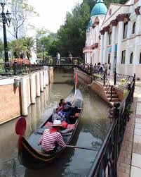 Alamat dan rute menuju ke lokasi wisata. 10 Foto Little Venice Kota Bunga Tiket Masuk Jam Buka Wahana Travelingan Net