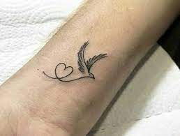 Nádherné malé tetovania nadaného umelca ti svojou poetickosťou a jemnosťou roztopia srdce. Pin By Karolina Mollova On Perrus Tattoos For Daughters Foot Tattoos Tattoos