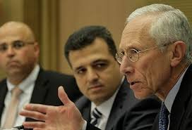 נגיד בנק ישראל לשעבר פרופ' סטנלי פישר היה אדם חכם, צנוע, ג'נטלמן ומשכמו  ומעלה שישראל ואזרחיה כולל הדורות הבאים חייבים לו מעבר לכבוד אחרון. ✍️ בקרב  על תמלוגי הגז היה שלב קריטי