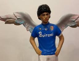 Maradona E Adesso Nel Presepe C E Anche San Diego Con Le Ali Da Angelo Piovano Le Richieste Di Statuine Del Campione