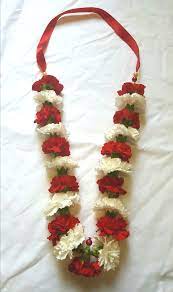 Flower Garland Made Of Red And White Carnations Asianwedding Weddingflowers Garland Decor Flower Garlands White Carnation