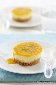 Démouler le cheesecake et une fois froid, pocher des boules de chantilly avec une douille unie de 13mm. Cheesecake Mangue Passion Inspire De Christophe Michalak Cheesecake Mango E Frutto Della Passione Un Dejeuner De Soleil