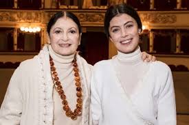 L'attrice vestirà i panni di carla fracci, etoile di fama internazionale. Fxg0n3 V Dmj4m