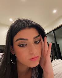 Dixie D Amelio Dixiedamelio Instagram Photos And Videos In 2020 Dixie Perfect Sisters Famous Girls