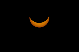 Eine sonnenfinsternis kann nur eintreten, wenn der mond auf seiner bahn durch die erdbahnebene (ekliptik) läuft und gleichzeitig. Die Sonnenfinsternis Am 20 3 2015 Timaios