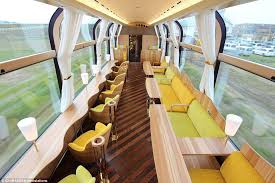 Japanese Train That Windows Instead Of Walls Offers Views Of The Volcanic Landscape Unique And Fu Projeto De Caminhao De Alimentos Trem Arquitetura Cultural