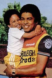 Jermaine la juane jackson (born december 11, 1954) is an american singer, songwriter, bassist, and member of the jackson family.in the jackson five with four of his brothers from 1964 to 1975, he was the second vocalist after his brother michael and played bass guitar, and since 1983 has rejoined their successors, the jacksons. Thejacksonfamilyhistory S Articles Tagged The Jacksons An American Dream Page 4 The Jackson Family Skyrock Com