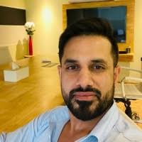 Correo electrónico y teléfono de Deepak Sharda