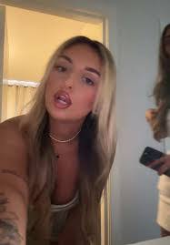 Leah Donahue's Instagram, Twitter & Facebook