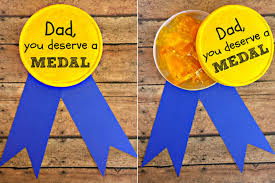 Father's day is a holiday meant to not only thank your dad for the endless love and care he has for you, but it's also a day dedicated to honoring his role in your life. 15 Oh So Adorable Diy Father S Day Gifts From Kids