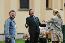 Místo komedie to je spíše komunální moralitka. Stesti Je Krasna Vec 2020 Csfd Cz