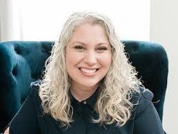 Melanie Curran's Instagram, Twitter & Facebook