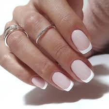 Najpopularniejszy Francuski Manicure W 2020 Roku Pomysly I Kolory