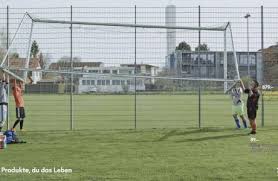 Wir gingen plan b film mit 3d replacements zur hand. Digitec Galaxus Auch Im Fussball Lauft Nicht Immer Alles Rund Werbung