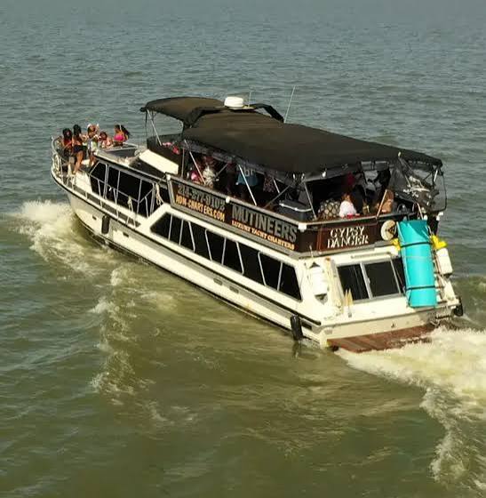 Captained Boat Charters & Rentals - Lake Lewisville | Mutineers