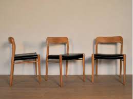 Achat d'un produit chaise annee 50 neuf ou d'un produit chaise annee 50 d'occasion, comparaison des prix affichés par les vendeurs, consultation des avis laissés par les autres acheteurs, recherche de la promotion alléchante et de la livraison gratuite. Chaise 75 Moller Annees 50 Vintage Brun Cuir Maison Simone Nantes