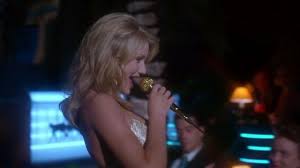 One of the most famous scenes from the film is when ipkiss (as the mask) turns into a cartoon wolf when he sees tina carlyle (cameron diaz) perform at the coco. Gold Microphone Used By Tina Carlyle Cameron Diaz In The Mask Spotern