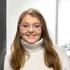 Juliana Clay's Instagram, Twitter & Facebook