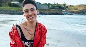 Ünlü oyuncu hazar ergüçlü, onur ünlü ile olan ilişkisi ile magazin gündeminden düşmüyor. Hazar Who Is The One How Old Is The Good Actor And Where Does He Come From Here Are Some Known By Hazar Erguclu Nbsp Nin