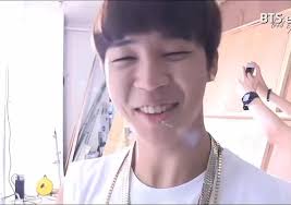 ✨ “Aunque hoy haya sido difícil, deja que la sonrisa de Jimin te abrace por  dentro.”