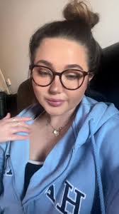 Alexis Wallis's Instagram, Twitter & Facebook