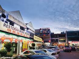 Exclusive 3bed rooms and 2bathrooms but only master bed. Restoran Meng Heong Sungai Chua Kajang