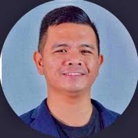 Diana Yam's Instagram, Twitter & Facebook