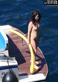 Elizabeth Reaser Sexy Seen Flaunting Her Hot Bikini Body On A Boat In  Positano - AZNude