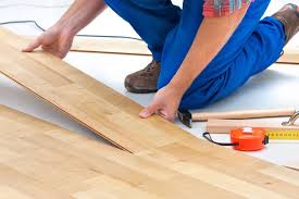 Häufig ist das laminat nach dem verlegen auf dem alten teppichboden nicht nur für die bewohner, sondern auch für die nachbarn der unten liegenden wohnung unerträglich laut. Klick Laminat Verlegen Schritt Fur Schritt Erklart Heimwerkertricks Net
