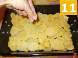 Trasferitele in una casseruola, copritele con acqua fredda e fatele cuocere per 10 minuti: Trota Al Forno Con Patate Pesci Di Fiume Trota Al Forno Con Patate Ricetta
