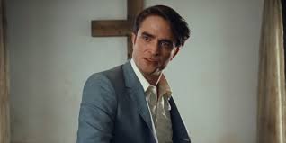 Грустную сцену смерти седрика превратили в весёлую. Robert Pattinson Surprised Everyone With Accent In The Devil All The Time