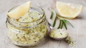 Ecco le nostre ricette semplici per esfoliare la pelle e farsi belle con dolcezza. 5 Scrub Fai Da Te Naturali Per Il Viso Pg Magazine