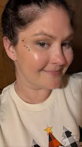 Hello everyone in DDV! I saw what she wrote under David's post about “hold  horse” eeww… but then that give me an idea for drawing! 😂 🤣 I remember  how much she