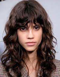 Notre sélection de coloration cheveux marron glace : Coloration Chocolat Sur Cheveux Frises Coloration Chocolat Les Plus Belles Nuances Pour S Inspirer Elle
