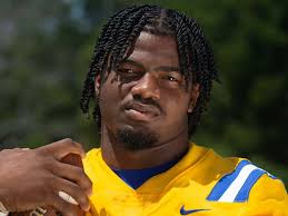 Vote for the best senior football player in Mississippi