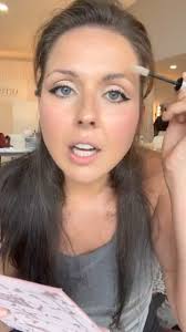 🤨💕😍Un De nos #meilleurs vendeurs que nous avons décidé d’en faire une  version 2.0 le #gel à #sourcils #transparent 😍💕🤨